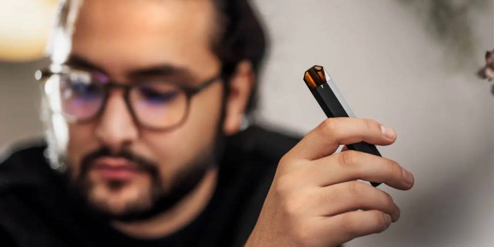 Do Nicotine-Free Vapes Help You Quit? What the Evidence